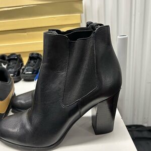 MICHAEL KORS Black Leather Ankle Boots women’s size 8